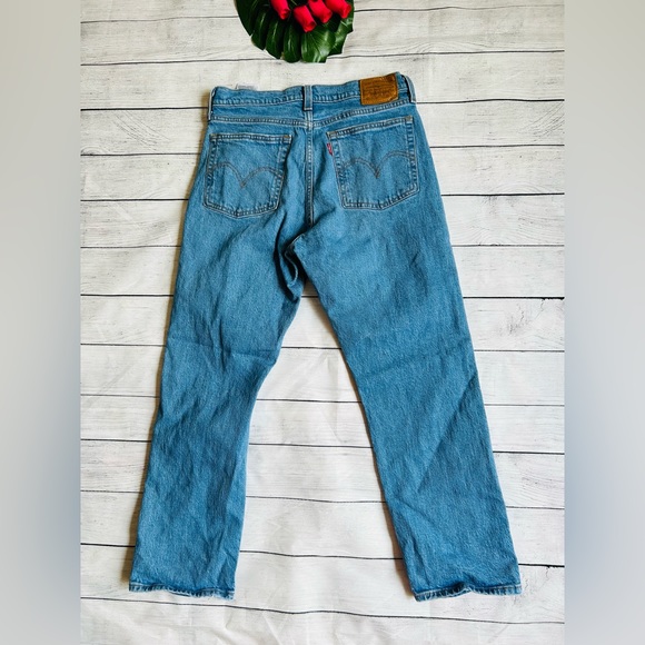 Levi’s Women’s High Rise Wedgie Straight Button Fly Jeans Size 28/26 - Picture 3 of 11